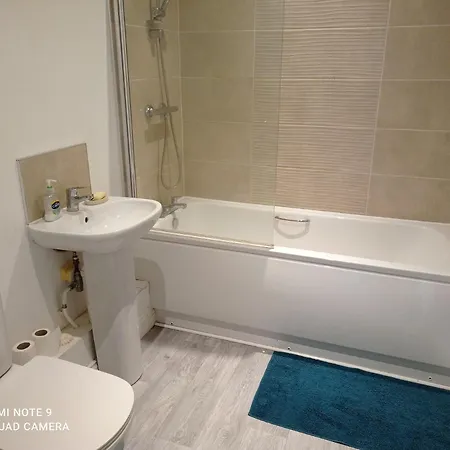 Fairway Court 2 Bedroom Private Parking City Heaven *